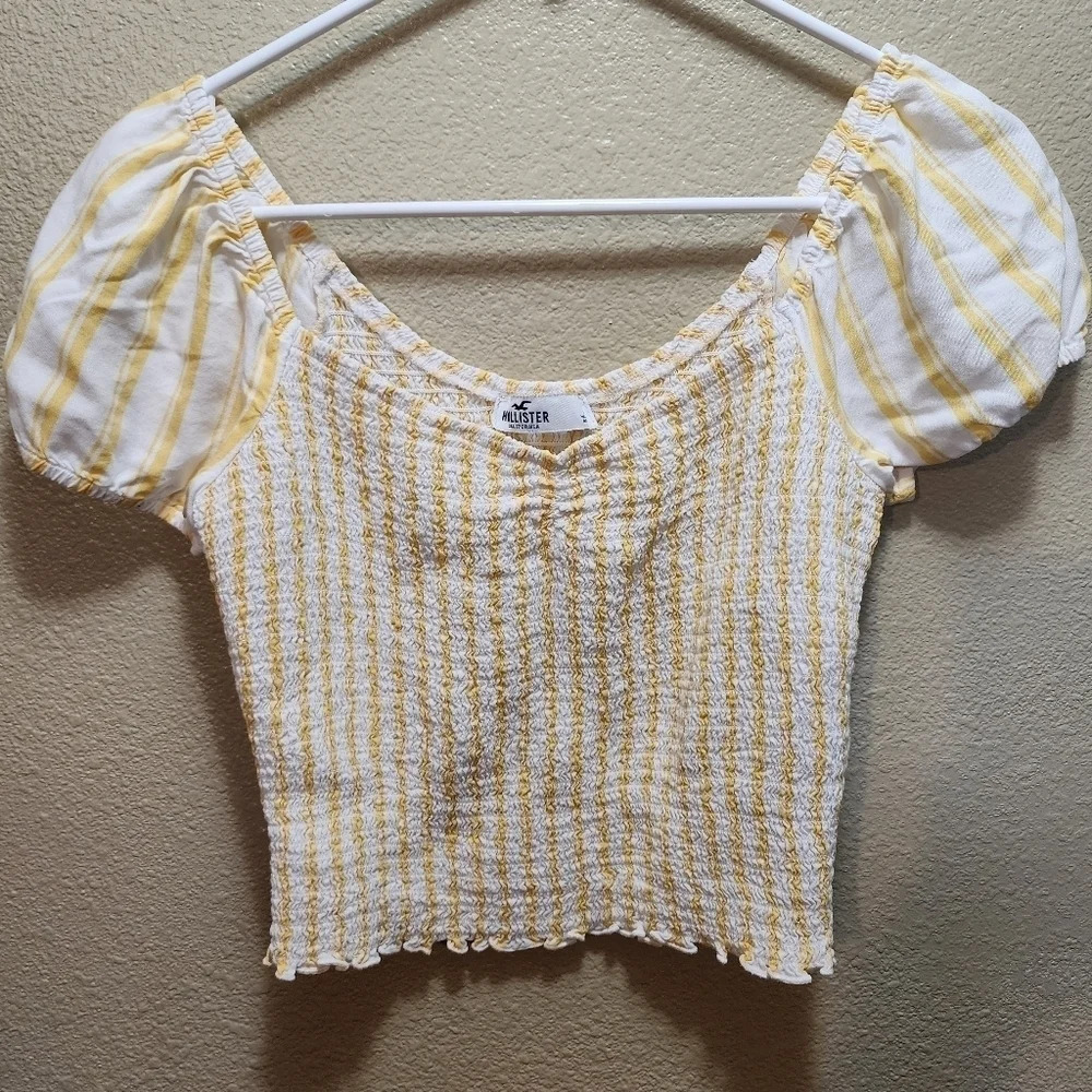 Hollister Cropped Tee Shirt Yellow White Size Small NWOT